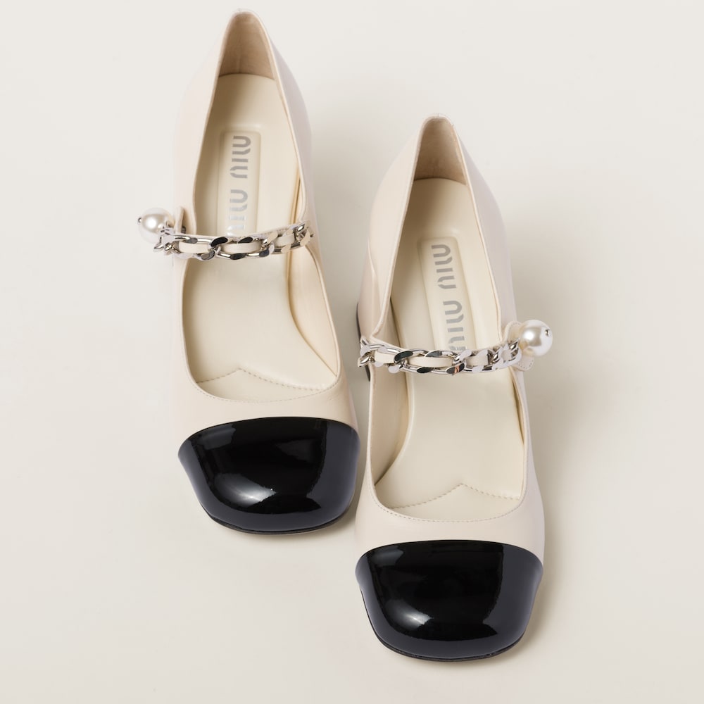 Leather pumps