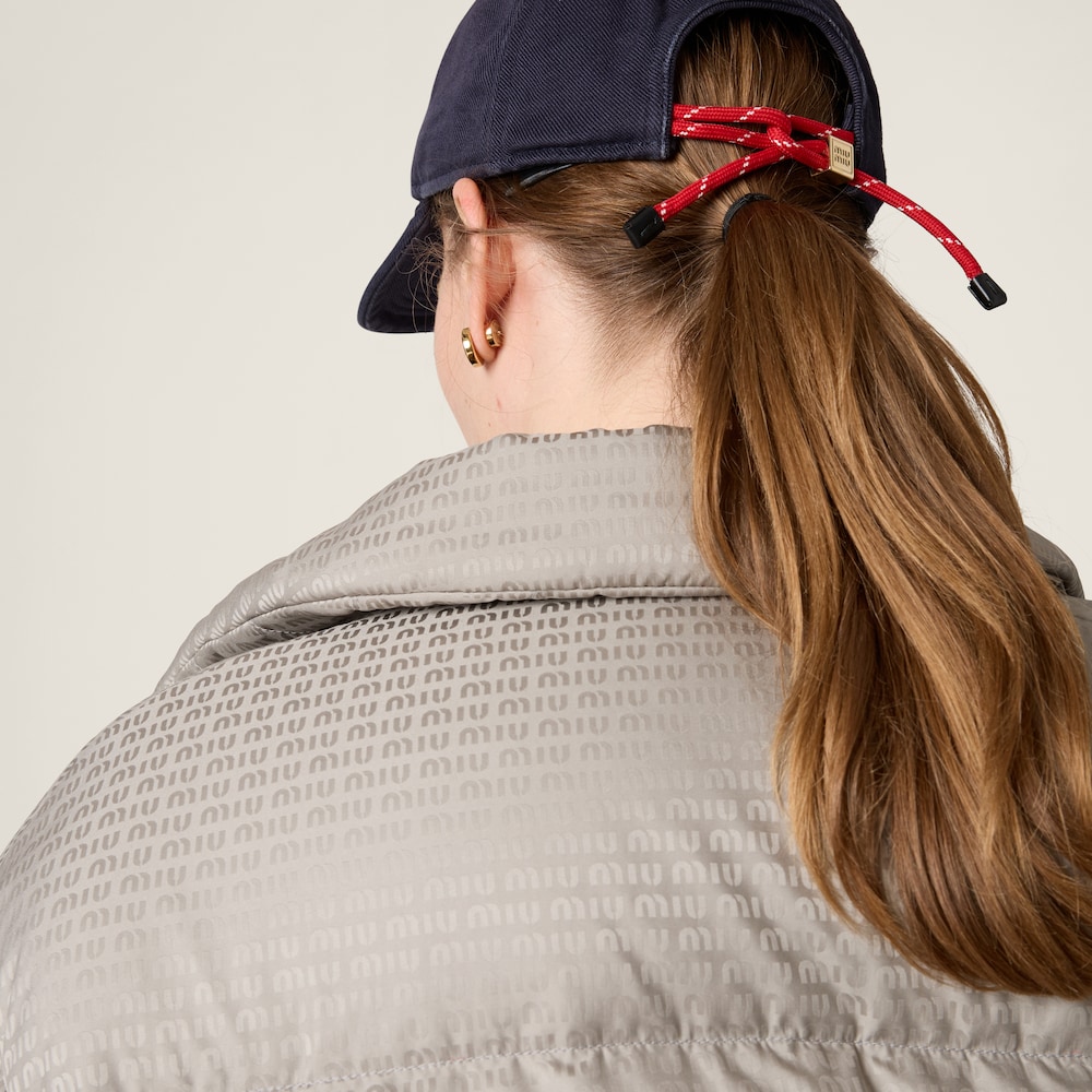 Technical pongé down jacket