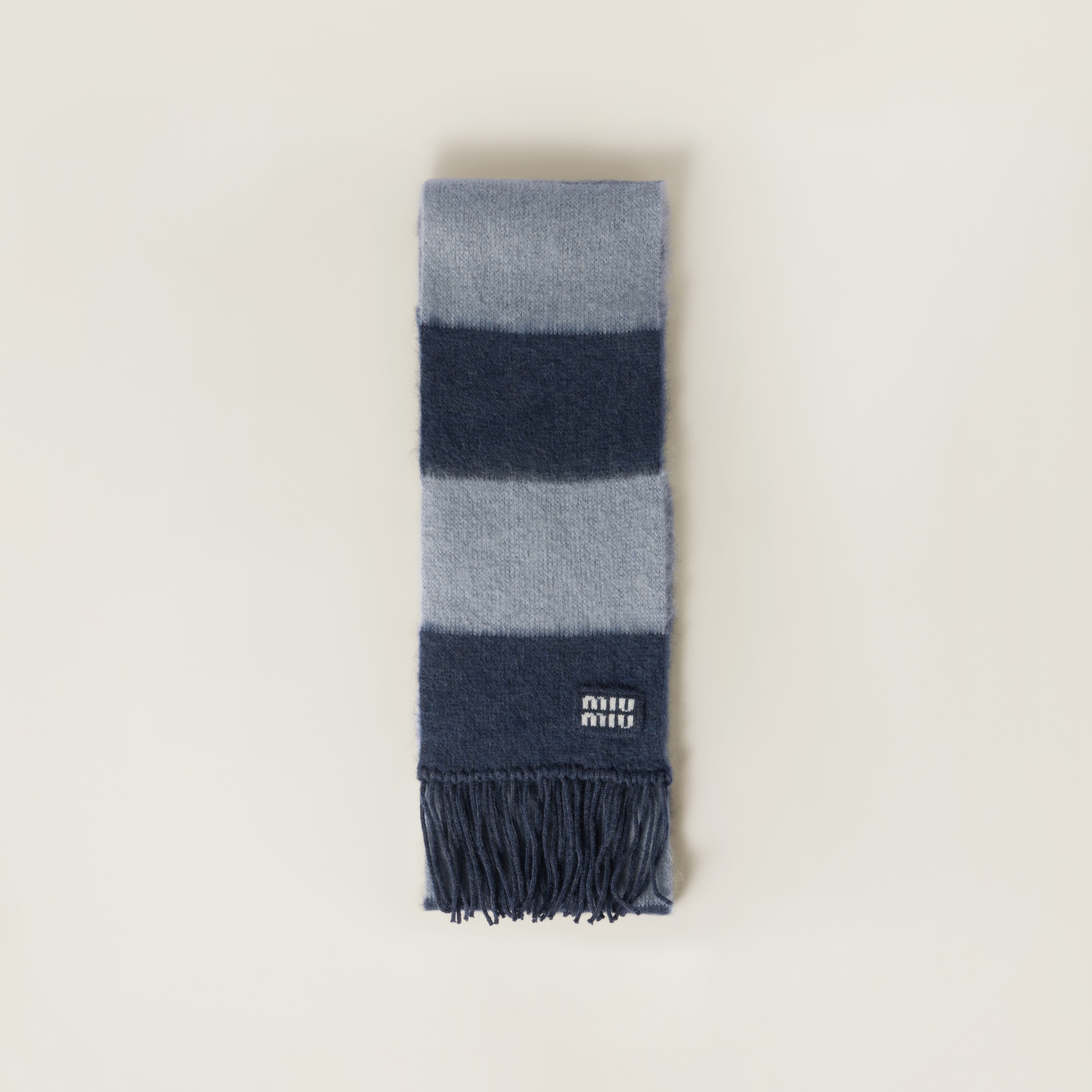 Wool scarf with fringes