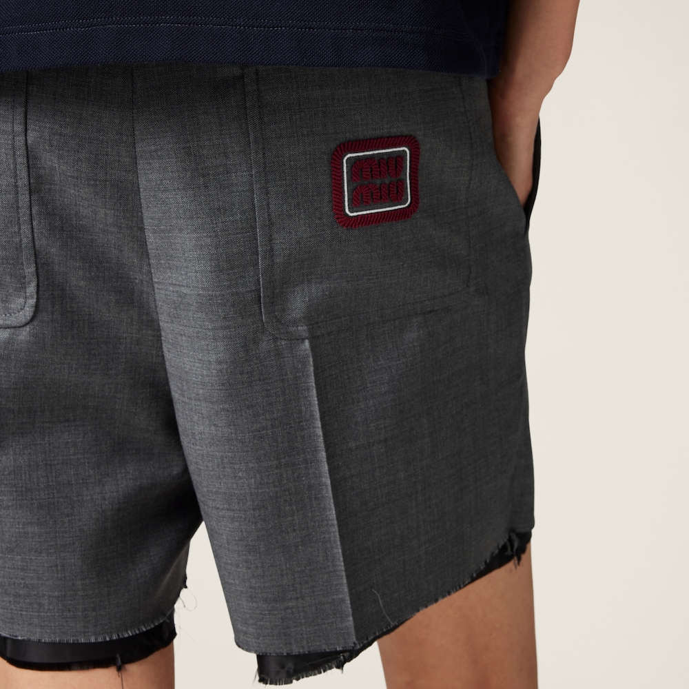 Grisaille Bermudas
