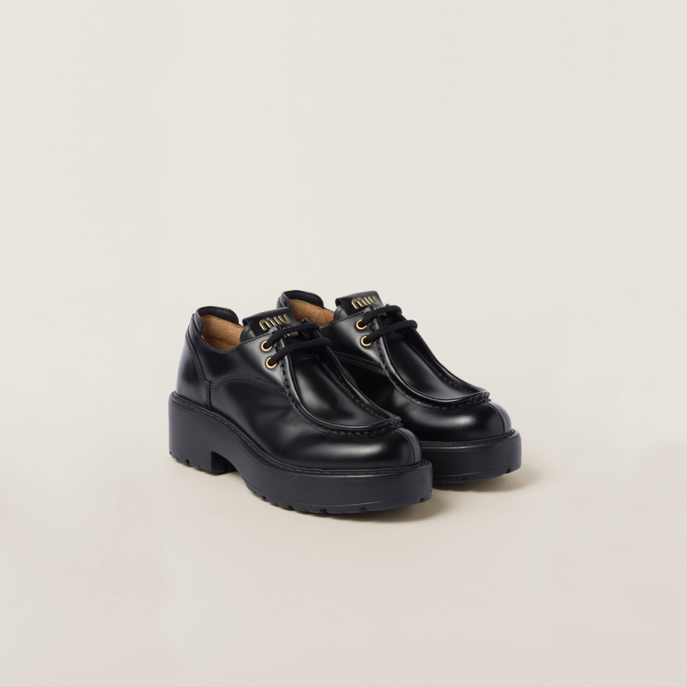 Leather lace-up shoes