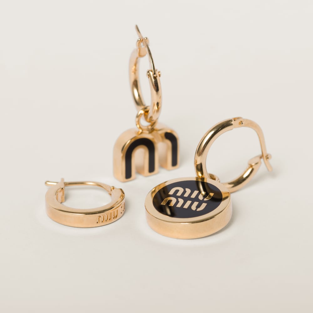 Set of enameled metal earrings