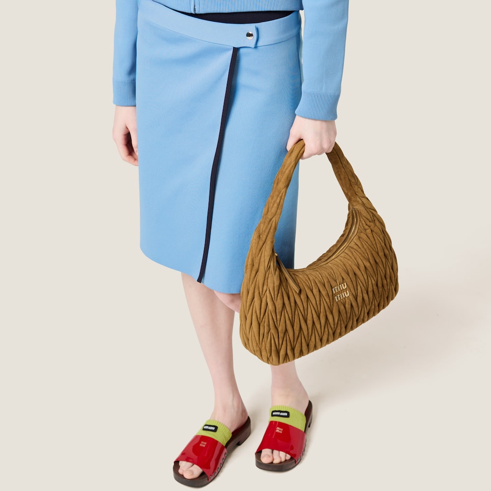 Technical yarn skirt