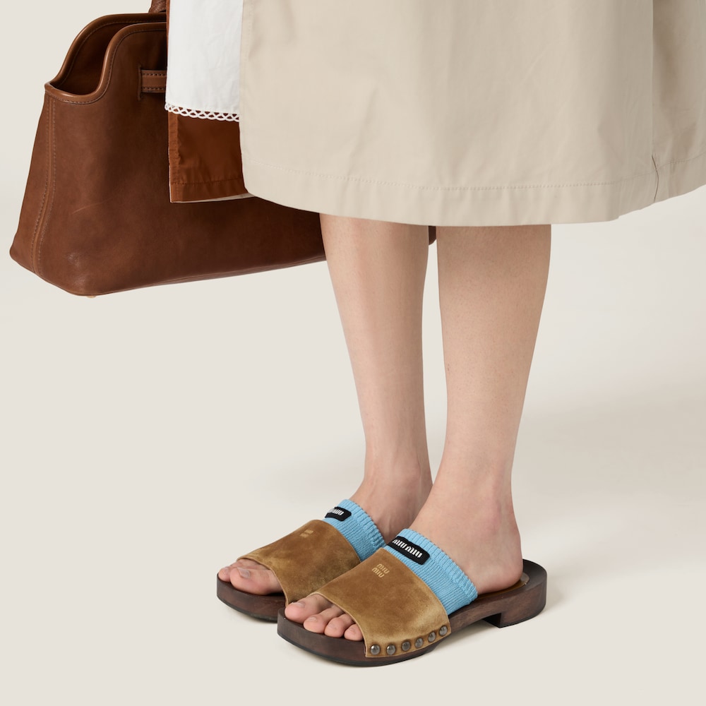 Faded suede clogs