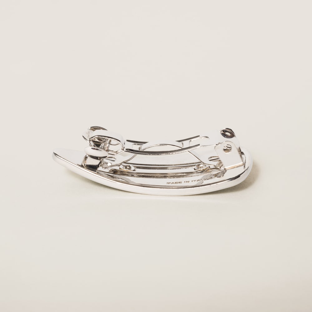 Enamelled metal clips