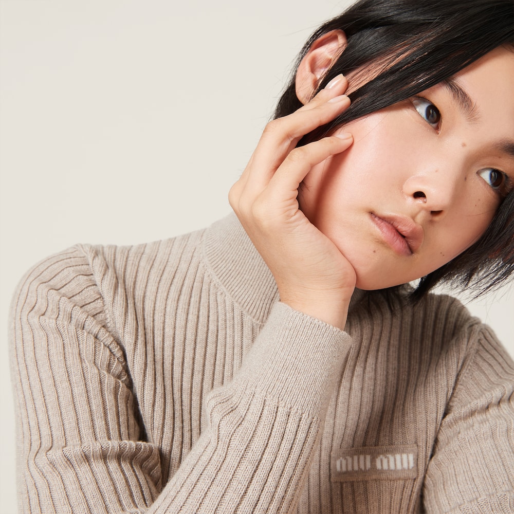 Wool knit cardigan