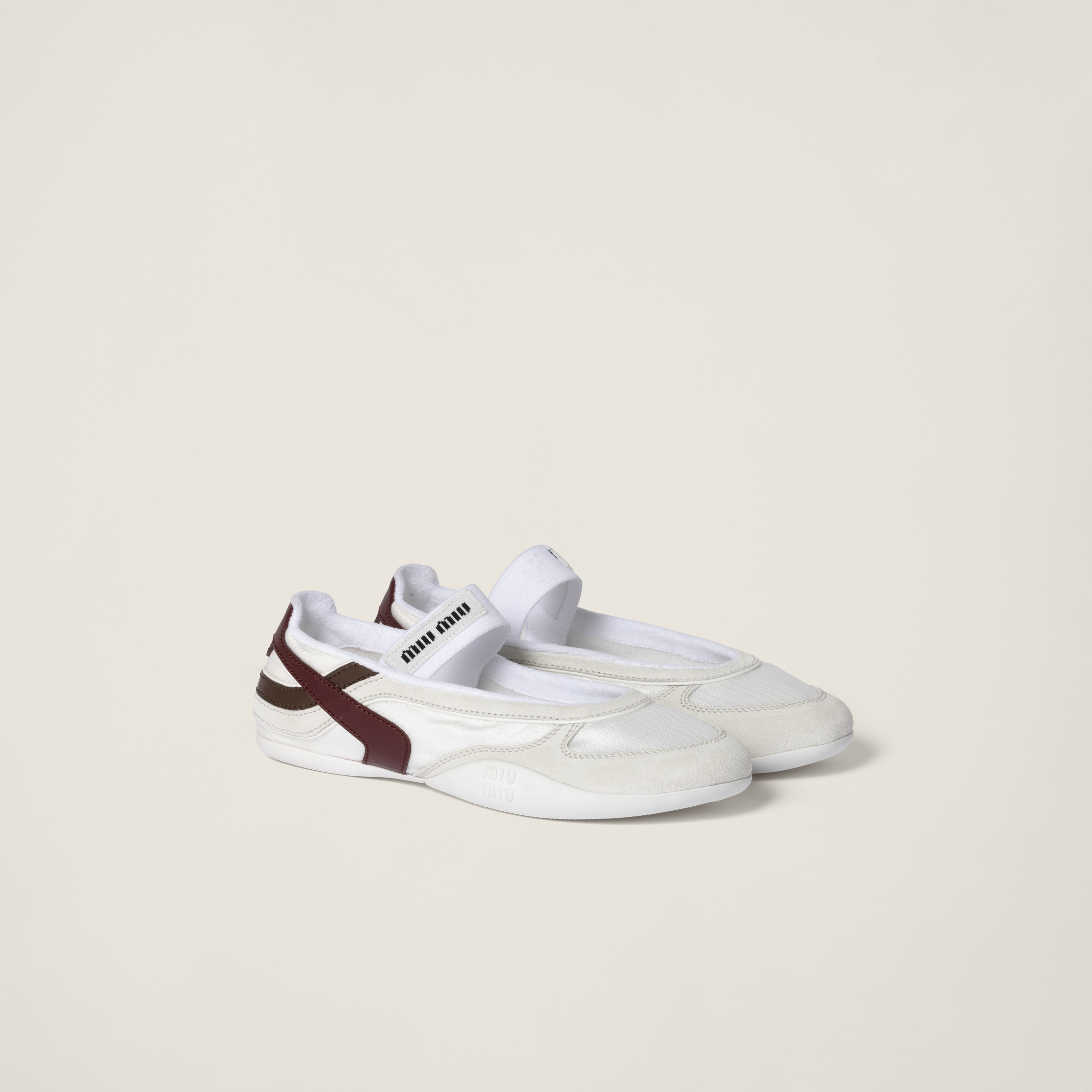 Gymnasium technical fabric and suede ballerinas