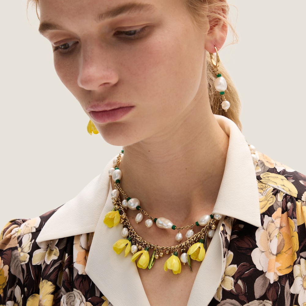 Metal necklace