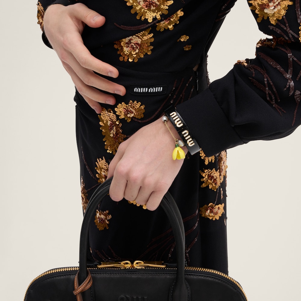 Embroidered sablé dress