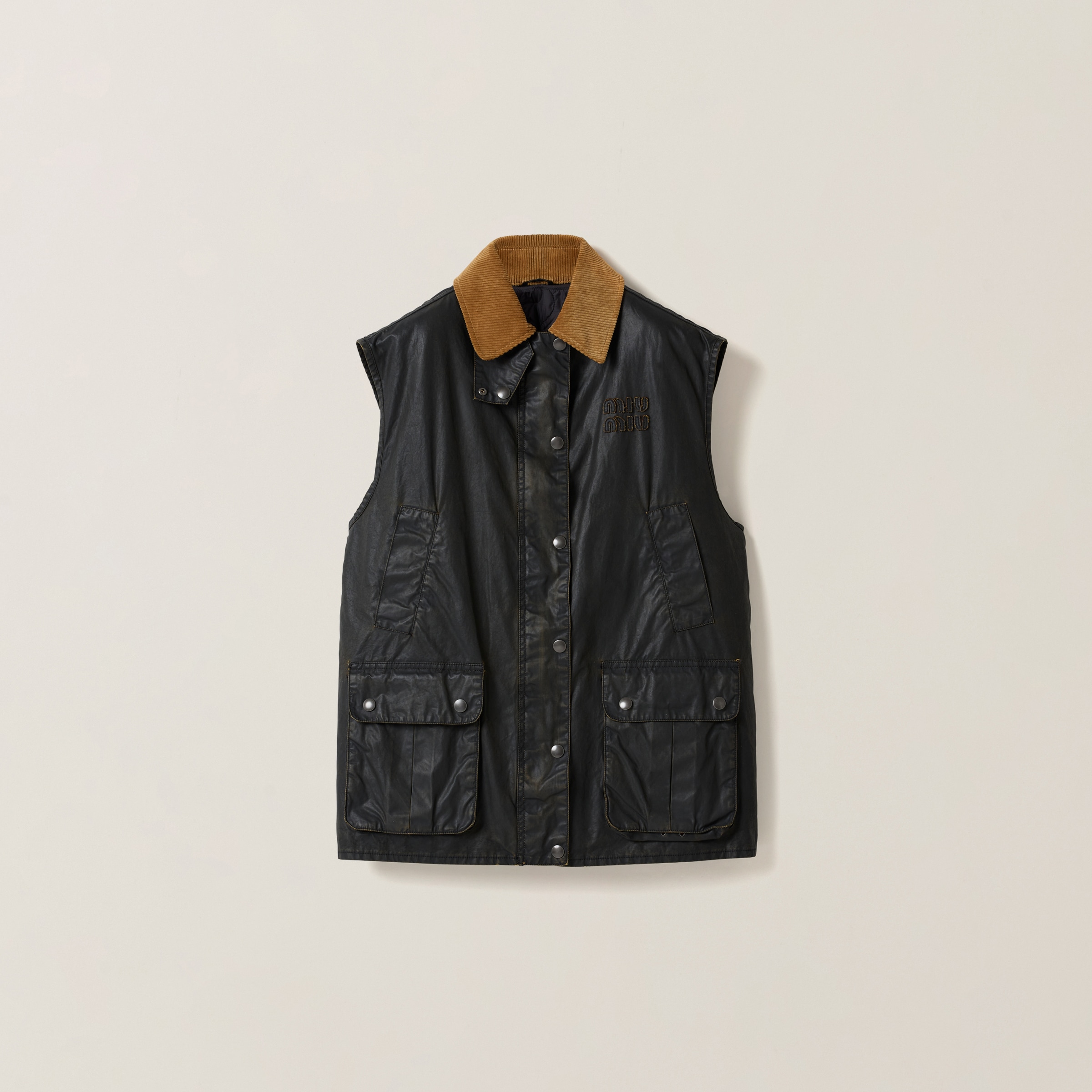 Resin-finish poplin vest