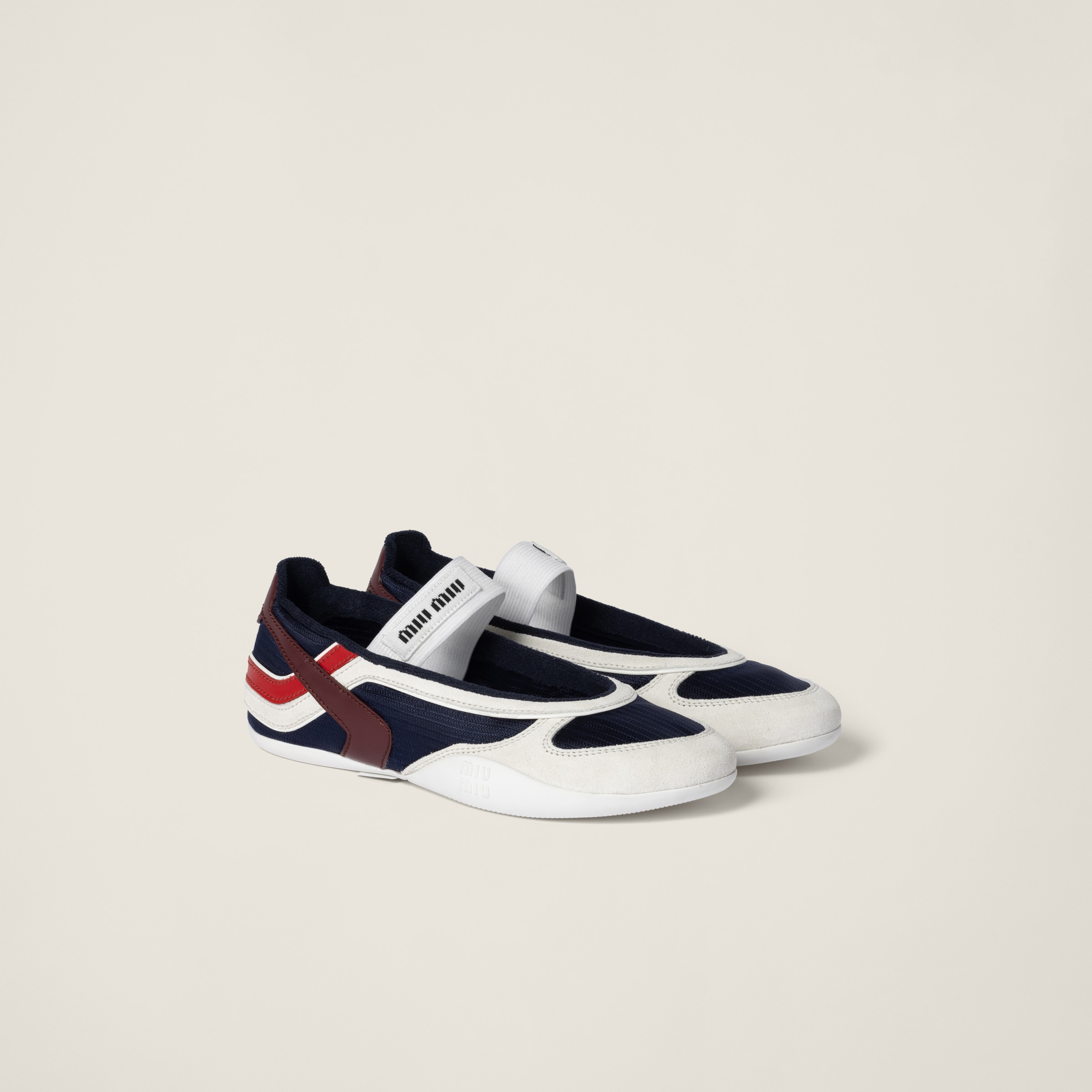 Gymnasium technical fabric and suede ballerinas
