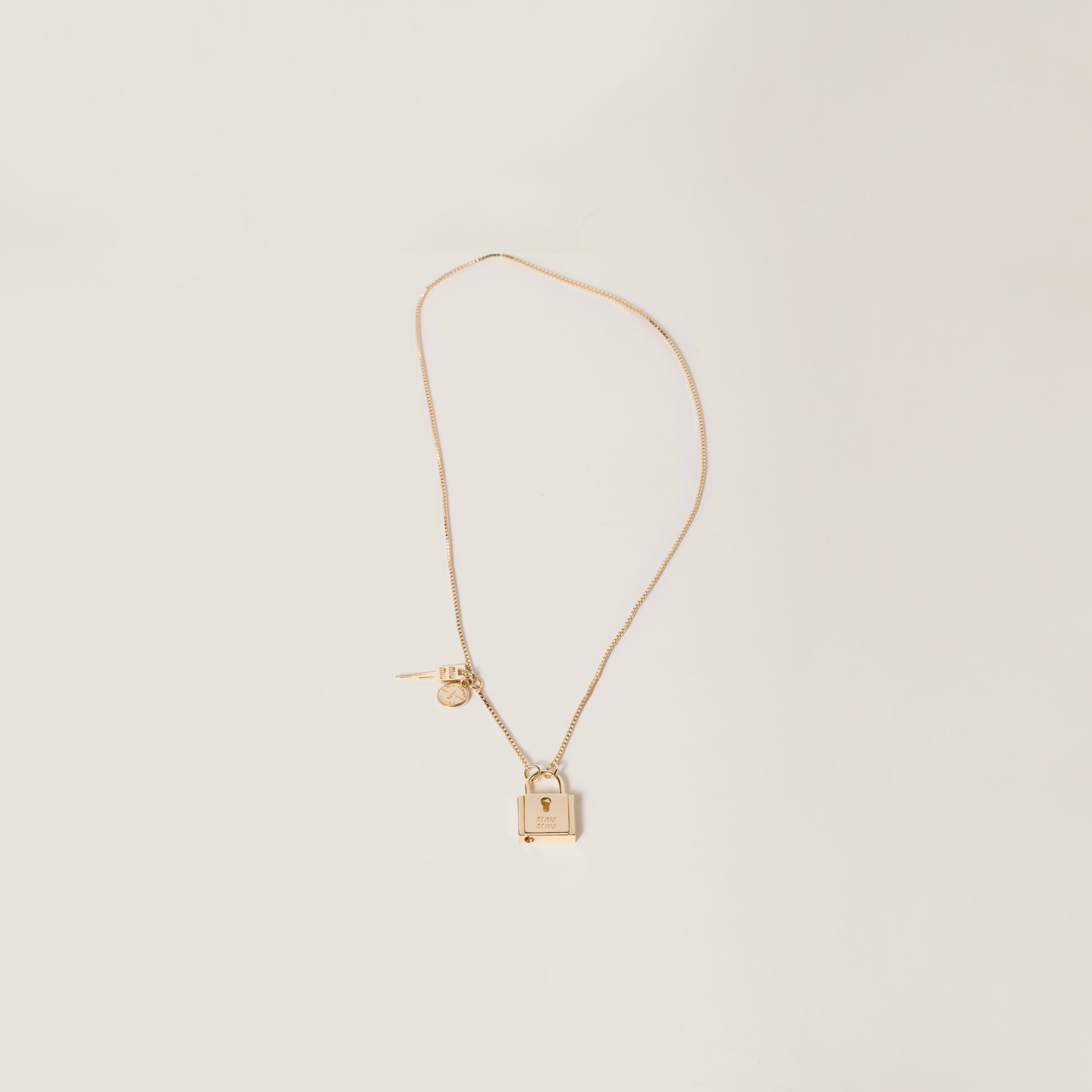 Metal necklace