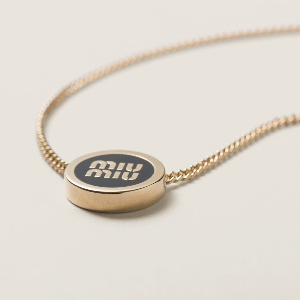 Metal necklace