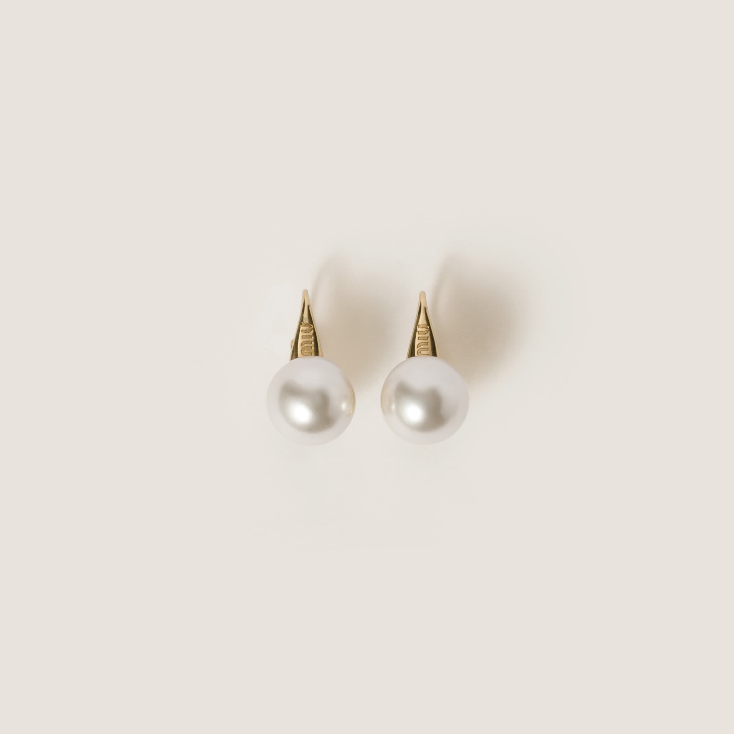 Metal and pearl earrings
