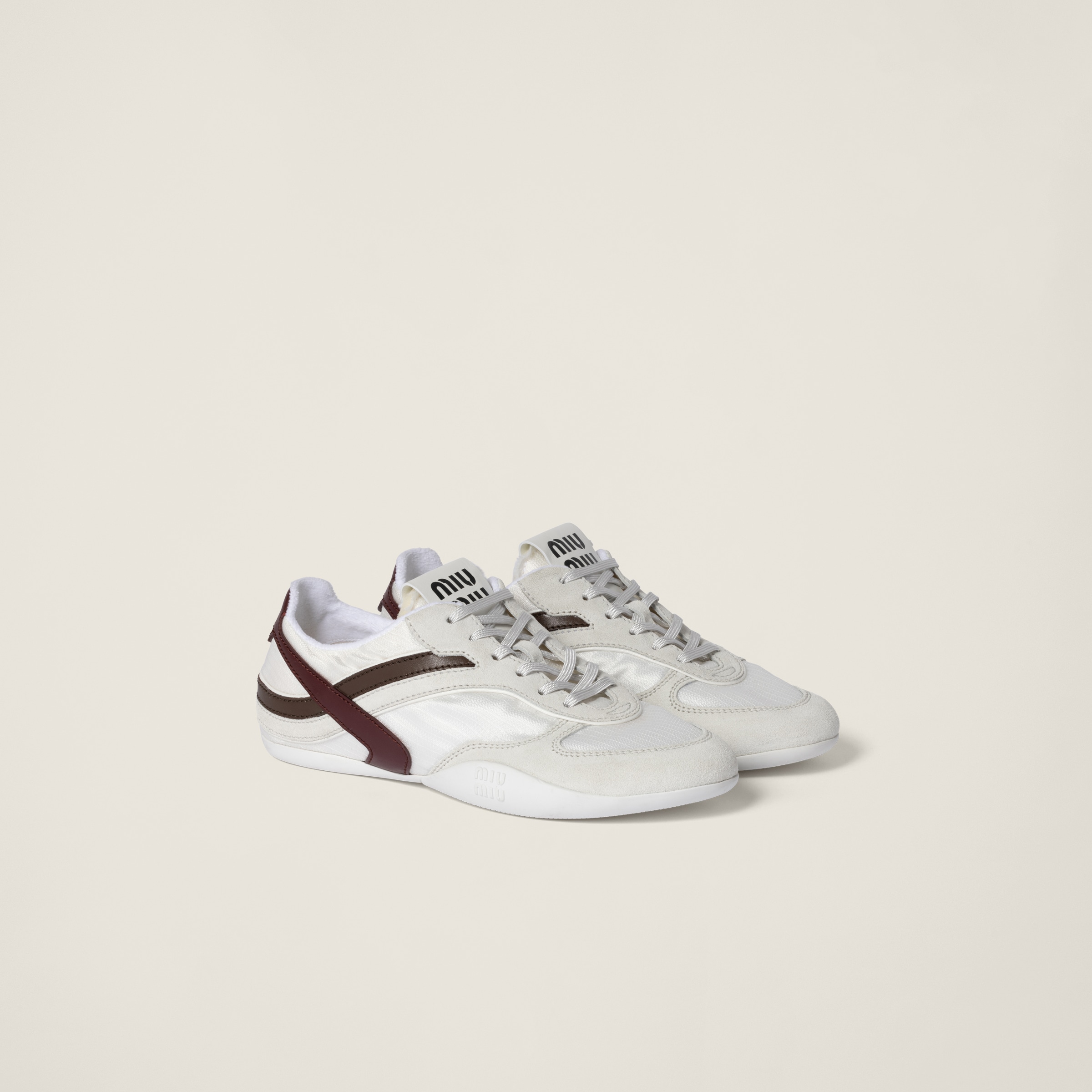 Gymnasium technical fabric and suede sneakers
