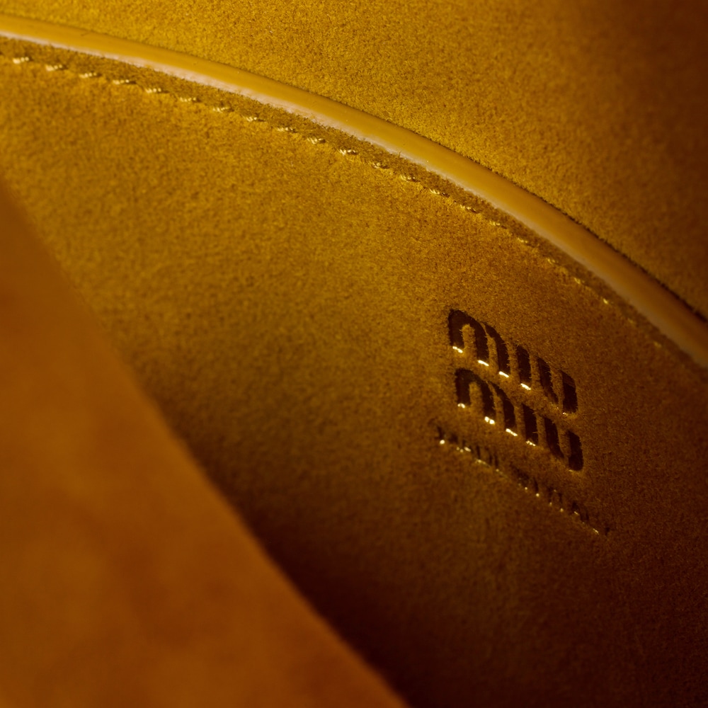 Suede bag with trick