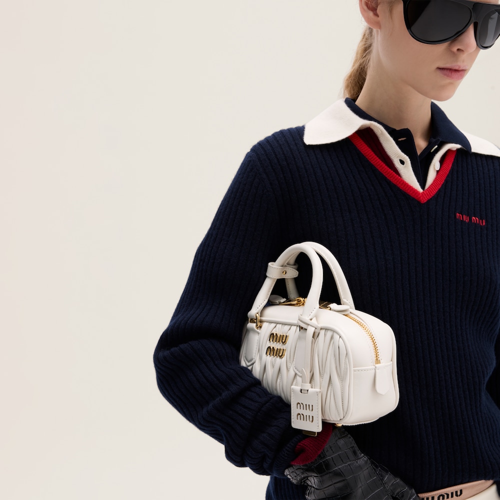 V-neck cashmere sweater