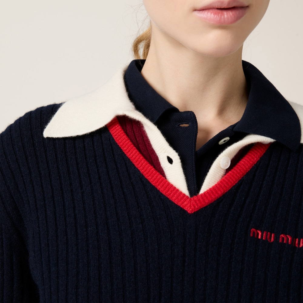 V-neck cashmere sweater