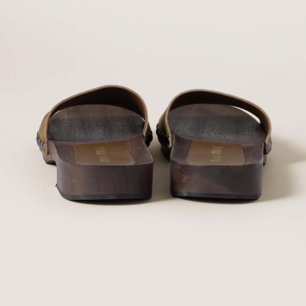 Faded suede clogs