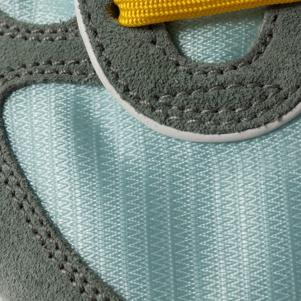 Gymnasium technical fabric and suede sneakers