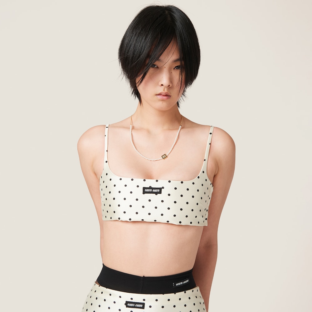 Metal choker with artificial pearls