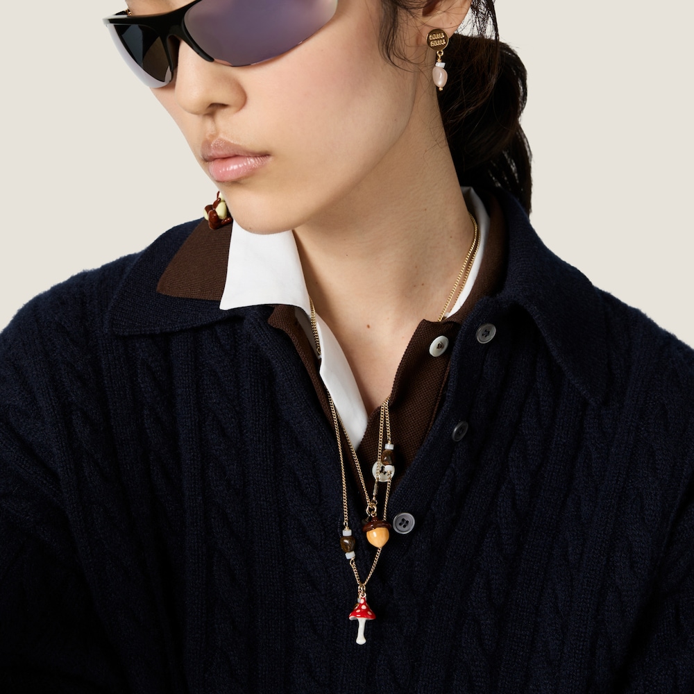 Metal necklace