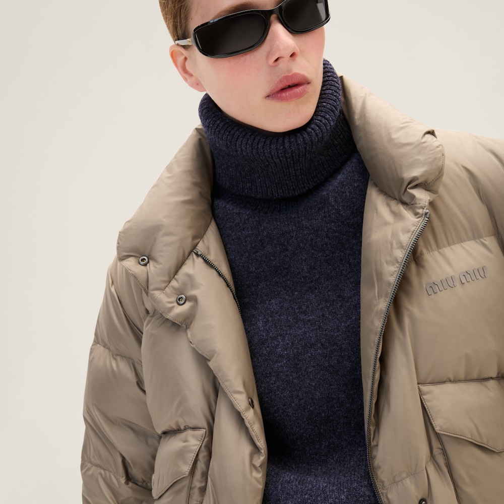 Technical pongé down jacket