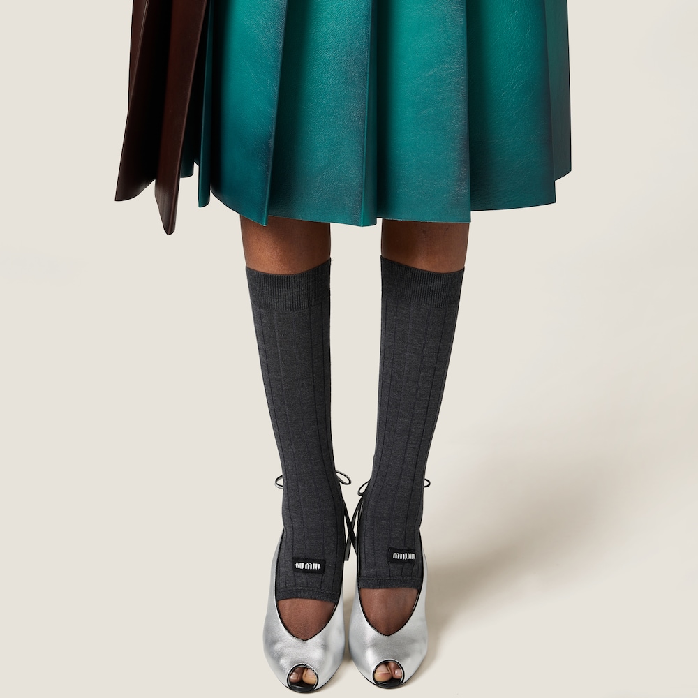 Pleated nappa leather skirt