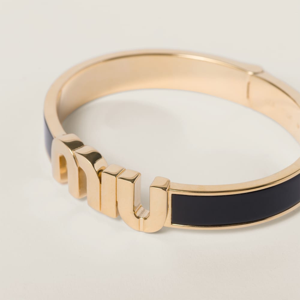 Enameled metal bracelet