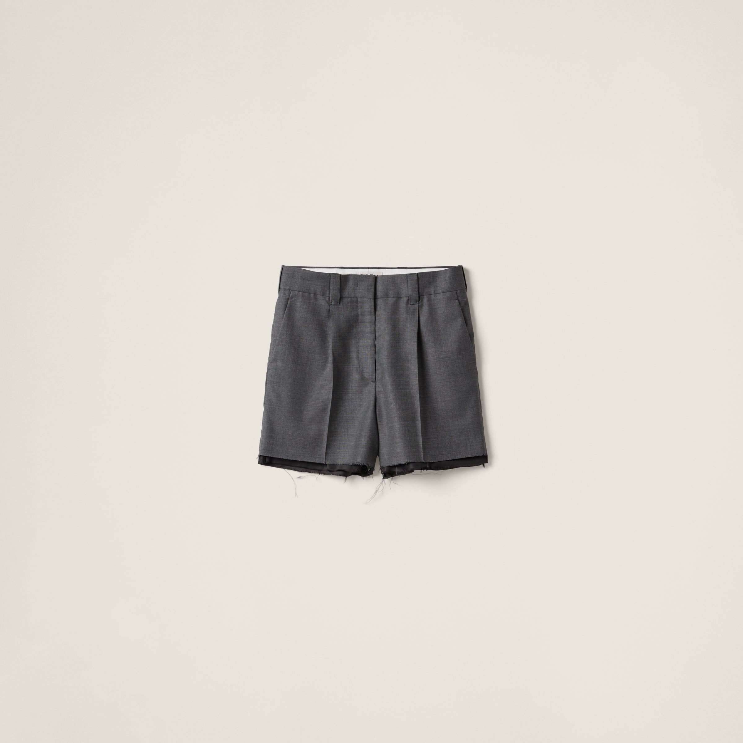 Grisaille Bermudas