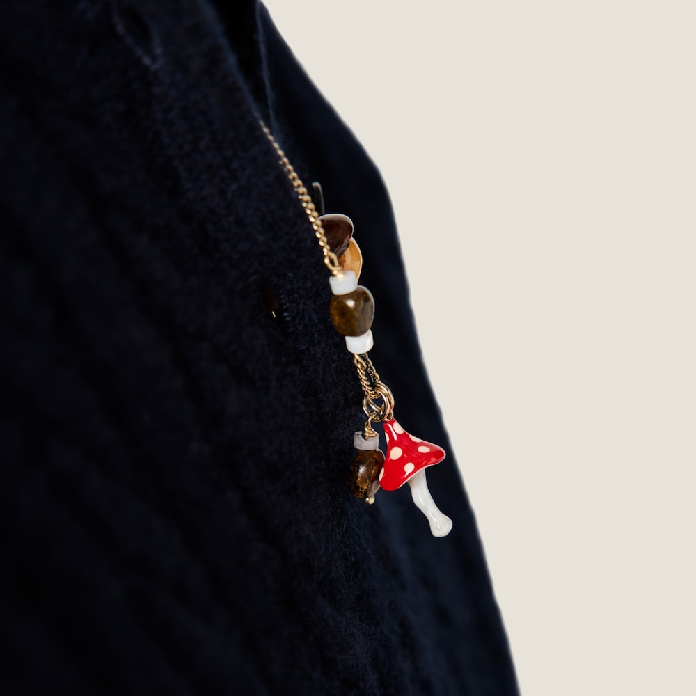 Metal necklace