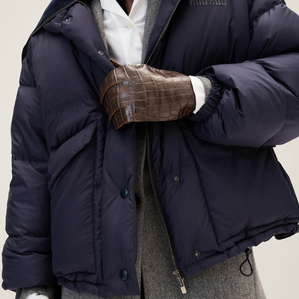Medium-weight technical pongé down jacket
