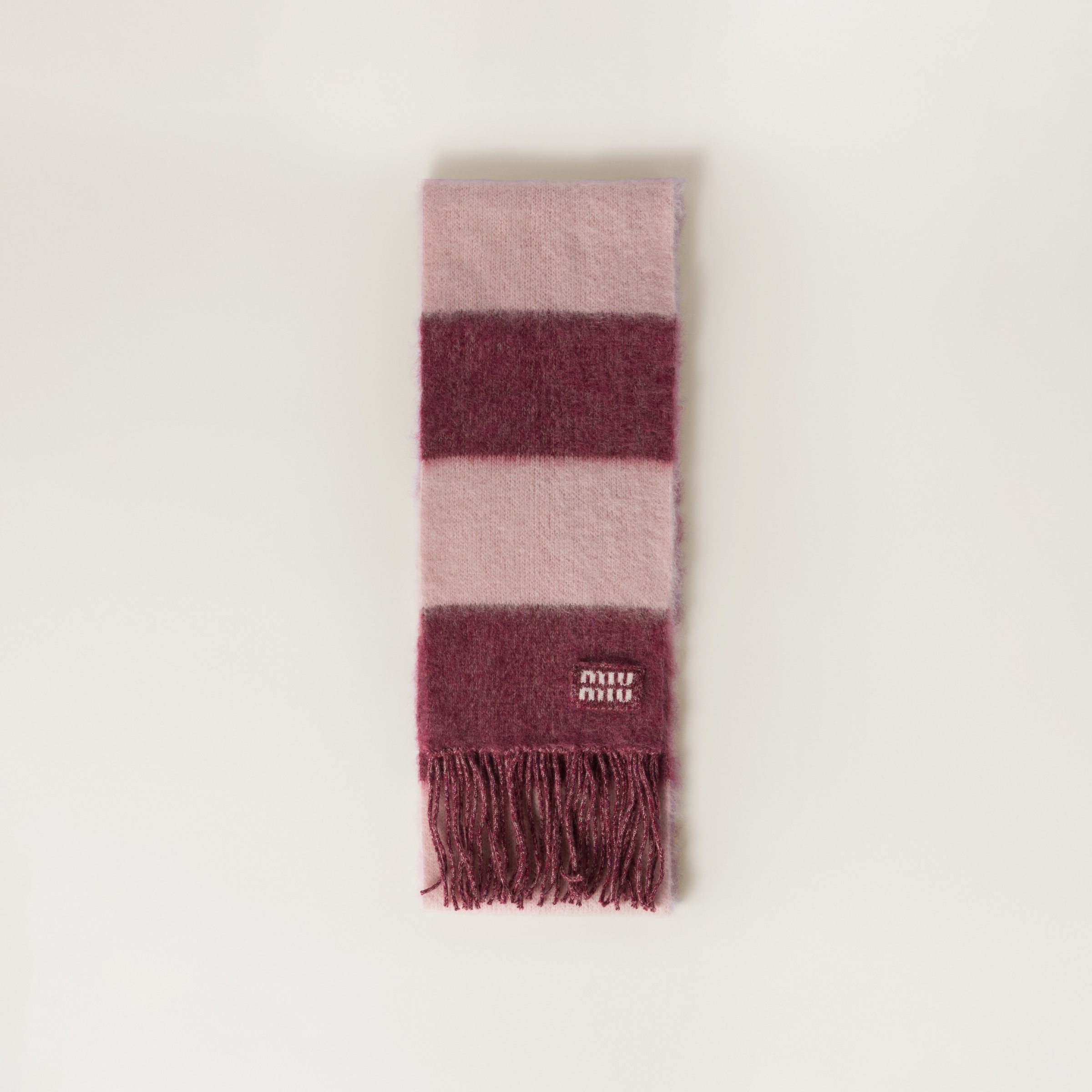 Wool scarf with fringes
