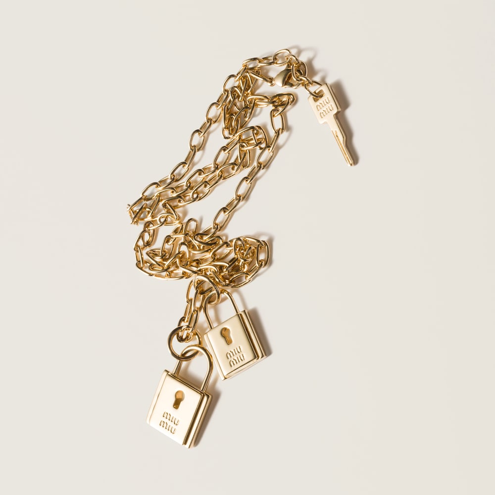 Metal necklace