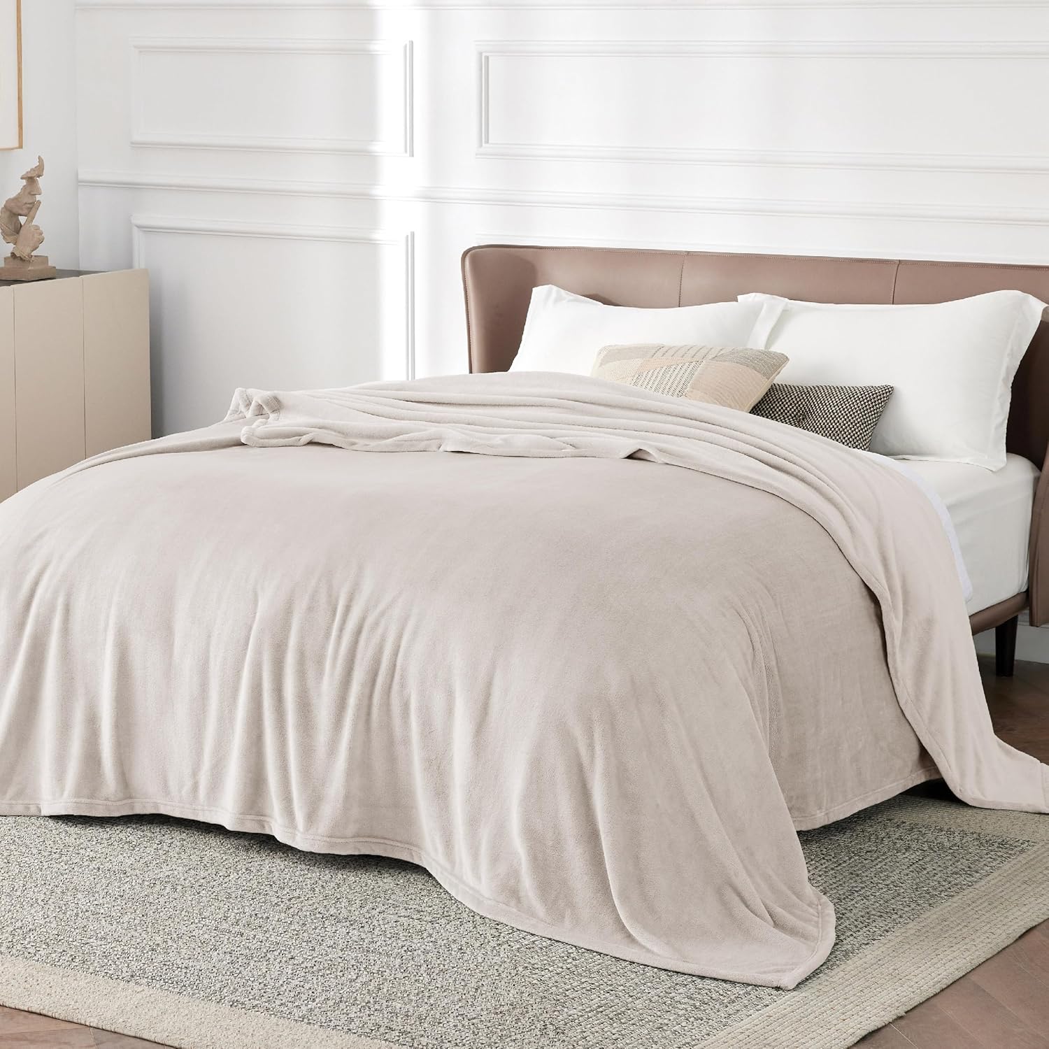 Bedsure Blanket for Couch, Super Cozy Soft Throw Blankets for Women, Cute Small Plush Fleece Throws for Girls, Off White, 50x60 Inches