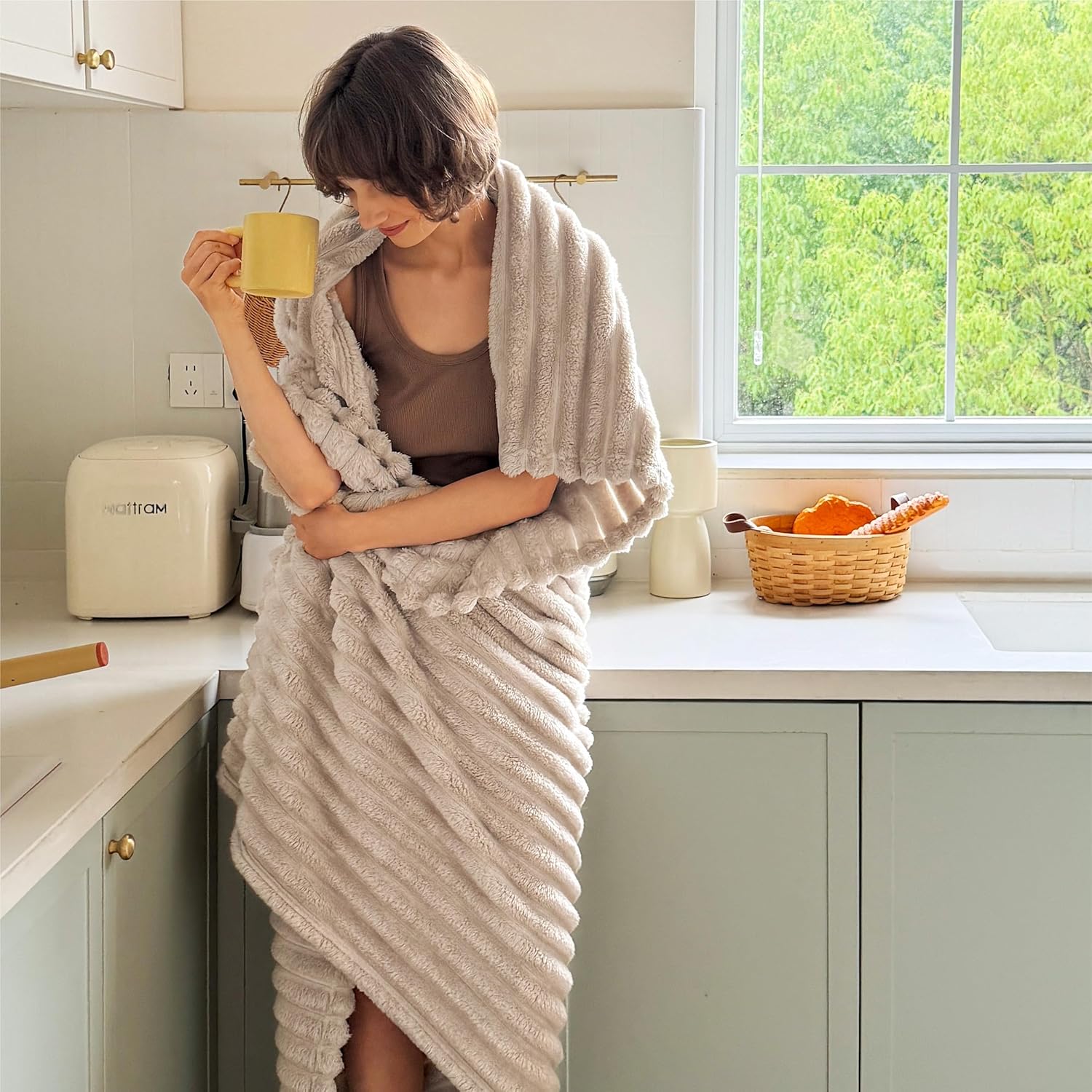 Bedsure Blanket for Couch, Super Cozy Soft Throw Blankets for Women, Cute Small Plush Fleece Throws for Girls, Off White, 50x60 Inches