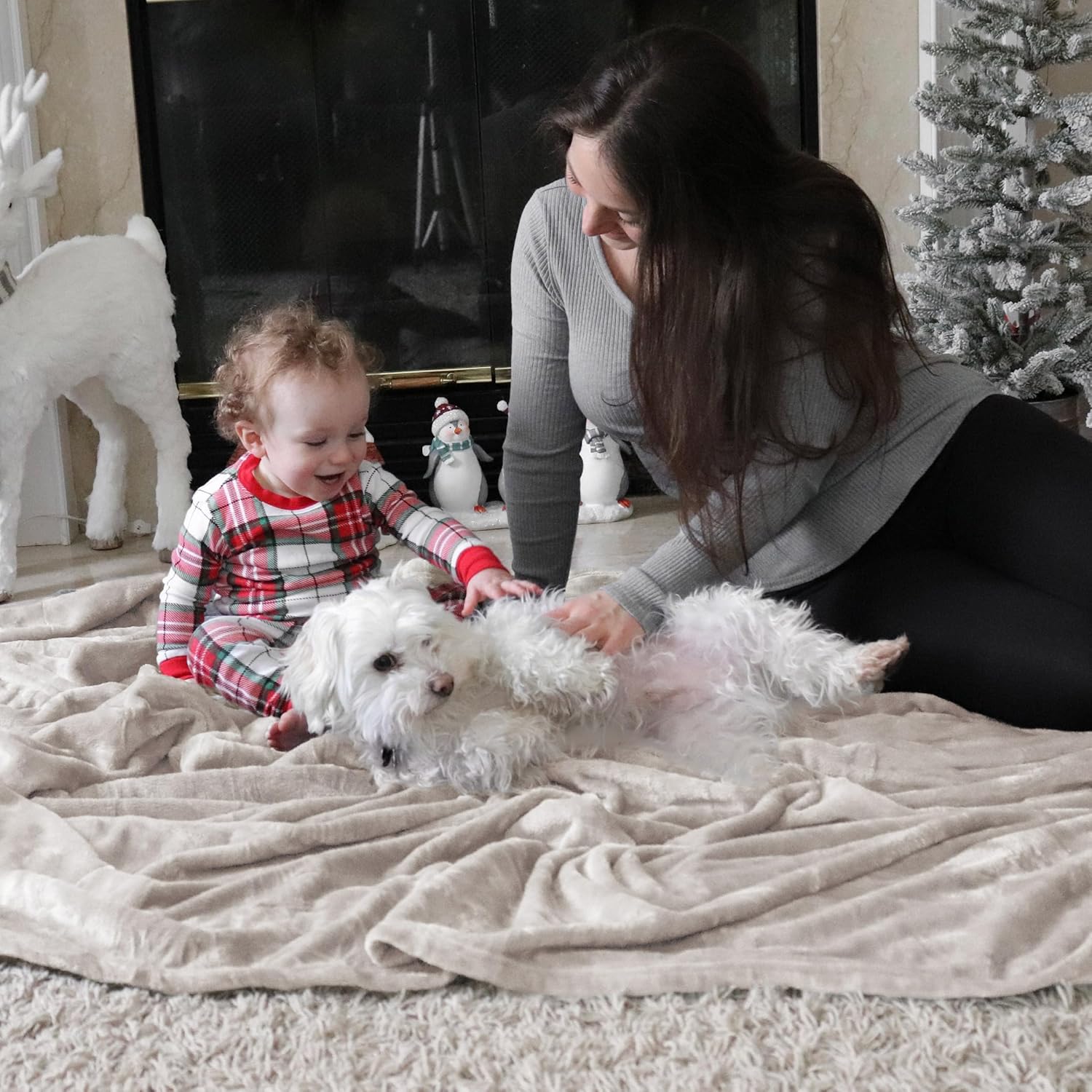 Bedsure Blanket for Couch, Super Cozy Soft Throw Blankets for Women, Cute Small Plush Fleece Throws for Girls, Off White, 50x60 Inches