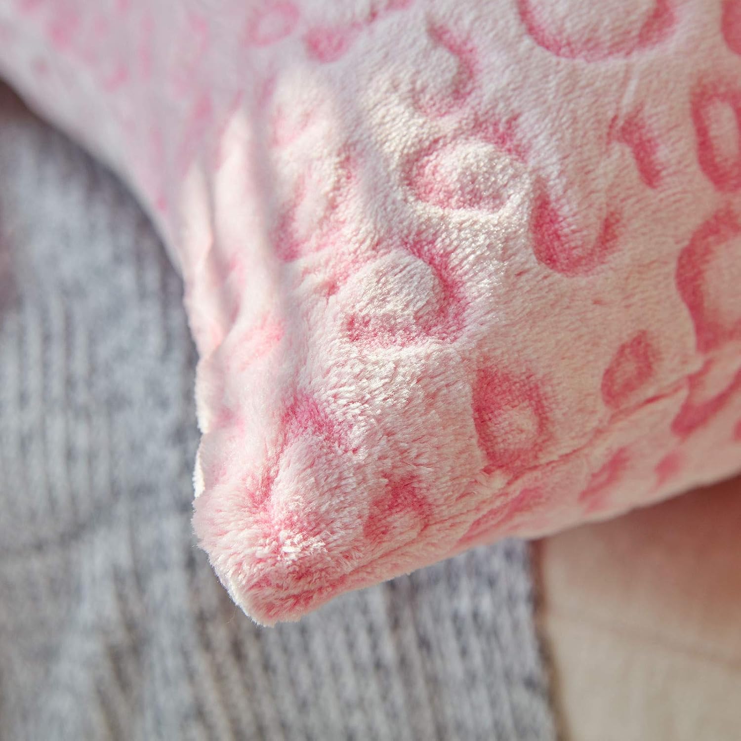 FY Fiber House Set of 2 Leopard Print Pillow Cover Cheetah Decorative Throw Pillow Covers Flannel Fleece Pillowcases for Couch Bed Sofa, 18 x 18 Inch, Pink