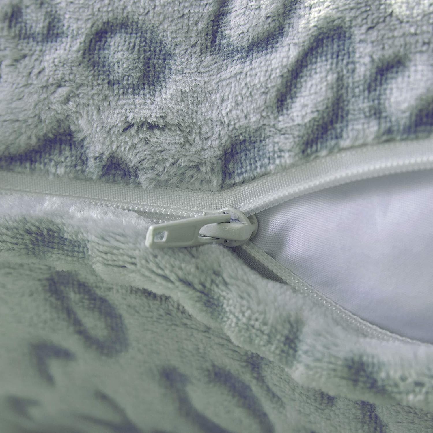 FY Fiber House Set of 2 Leopard Print Pillow Cover Cheetah Decorative Throw Pillow Covers Flannel Fleece Pillowcases for Couch Bed Sofa, 18 x 18 Inch, Pink