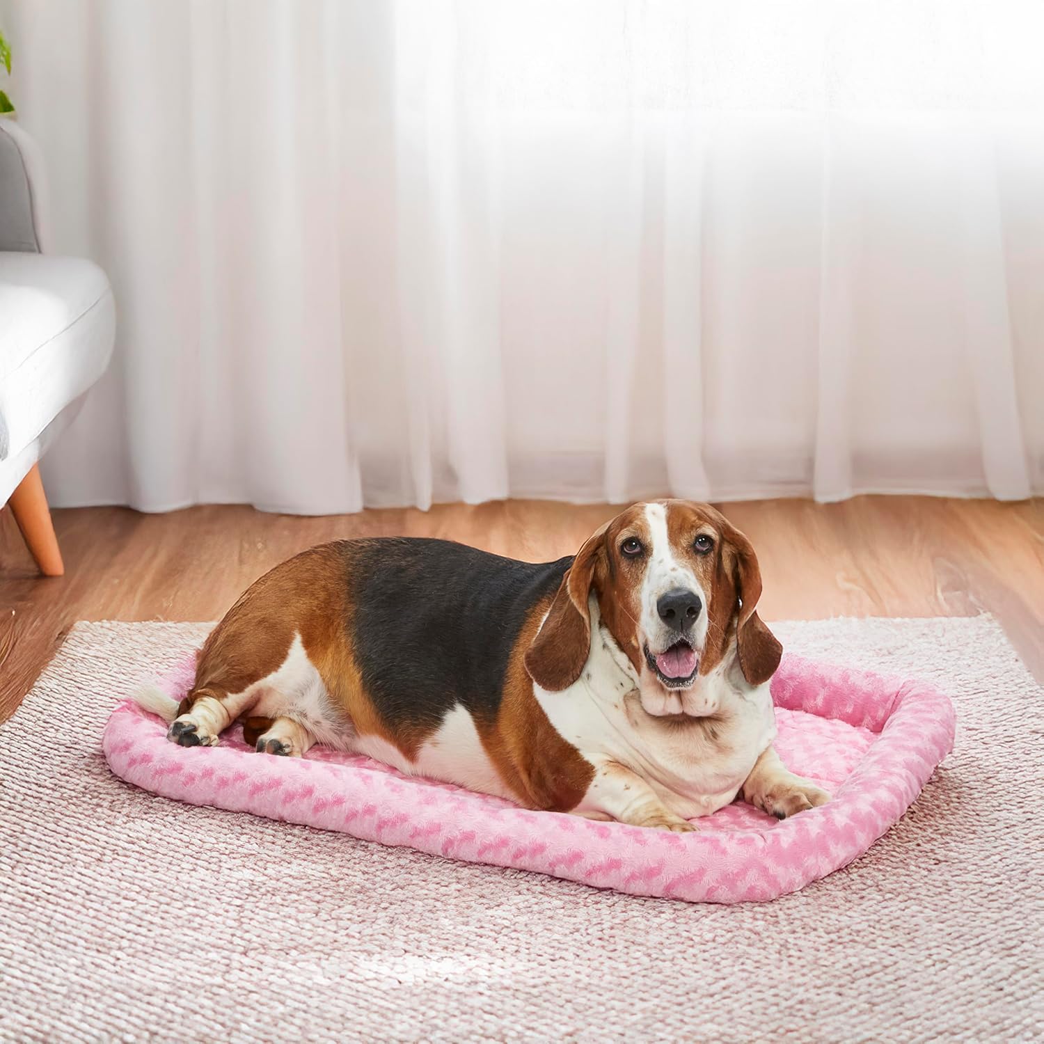 18L-Inch White Fleece Dog or Cat Bed with Comfortable Bolster, Ideal for Toy Dog Breeds & Fits an 18-Inch Crate, Easy Maintenance Machine Wash & Dry