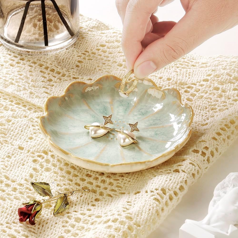 Lotus Leaf Shape Decorative Ring Tray, Small Key Bowl, Ceramic Trinket Tray Jewelry Dish Organizing Necklace Earrings, Home Decoration for Mom Best Friend Sister, Pink.