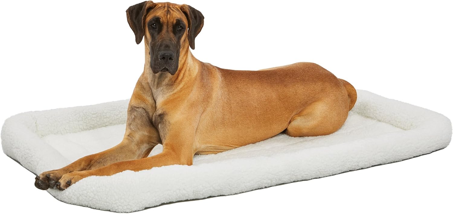 18L-Inch White Fleece Dog or Cat Bed with Comfortable Bolster, Ideal for Toy Dog Breeds & Fits an 18-Inch Crate, Easy Maintenance Machine Wash & Dry