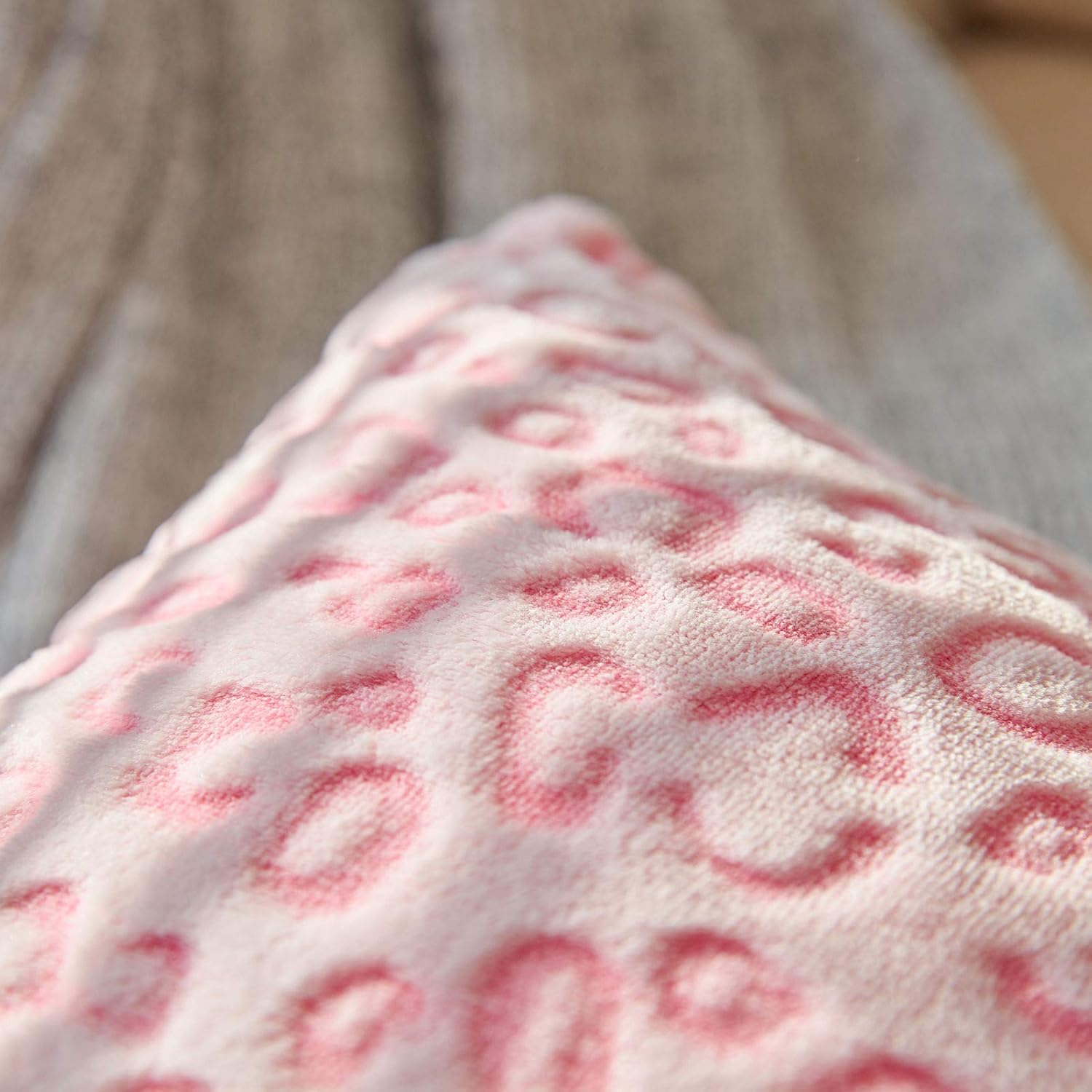 FY Fiber House Set of 2 Leopard Print Pillow Cover Cheetah Decorative Throw Pillow Covers Flannel Fleece Pillowcases for Couch Bed Sofa, 18 x 18 Inch, Pink