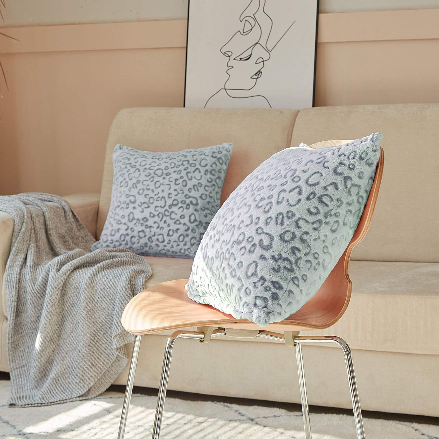 FY Fiber House Set of 2 Leopard Print Pillow Cover Cheetah Decorative Throw Pillow Covers Flannel Fleece Pillowcases for Couch Bed Sofa, 18 x 18 Inch, Pink