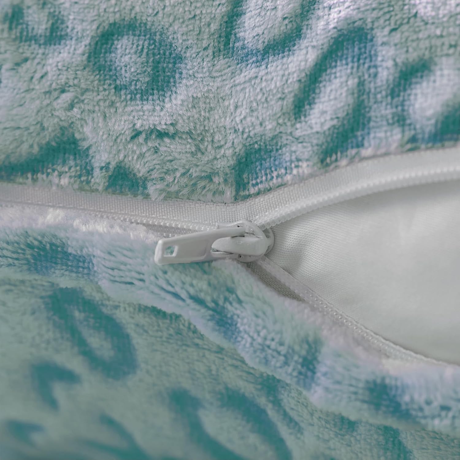 FY Fiber House Set of 2 Leopard Print Pillow Cover Cheetah Decorative Throw Pillow Covers Flannel Fleece Pillowcases for Couch Bed Sofa, 18 x 18 Inch, Pink