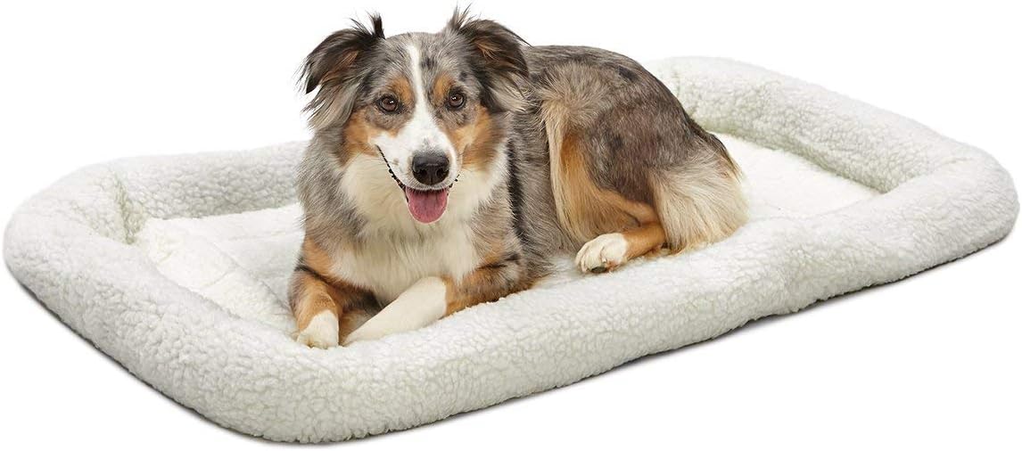 18L-Inch White Fleece Dog or Cat Bed with Comfortable Bolster, Ideal for Toy Dog Breeds & Fits an 18-Inch Crate, Easy Maintenance Machine Wash & Dry