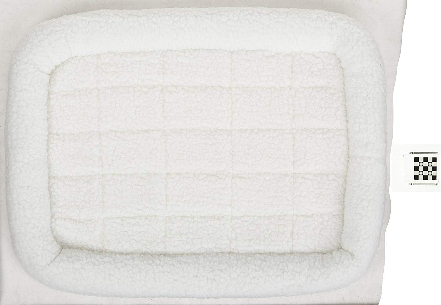 18L-Inch White Fleece Dog or Cat Bed with Comfortable Bolster, Ideal for Toy Dog Breeds & Fits an 18-Inch Crate, Easy Maintenance Machine Wash & Dry