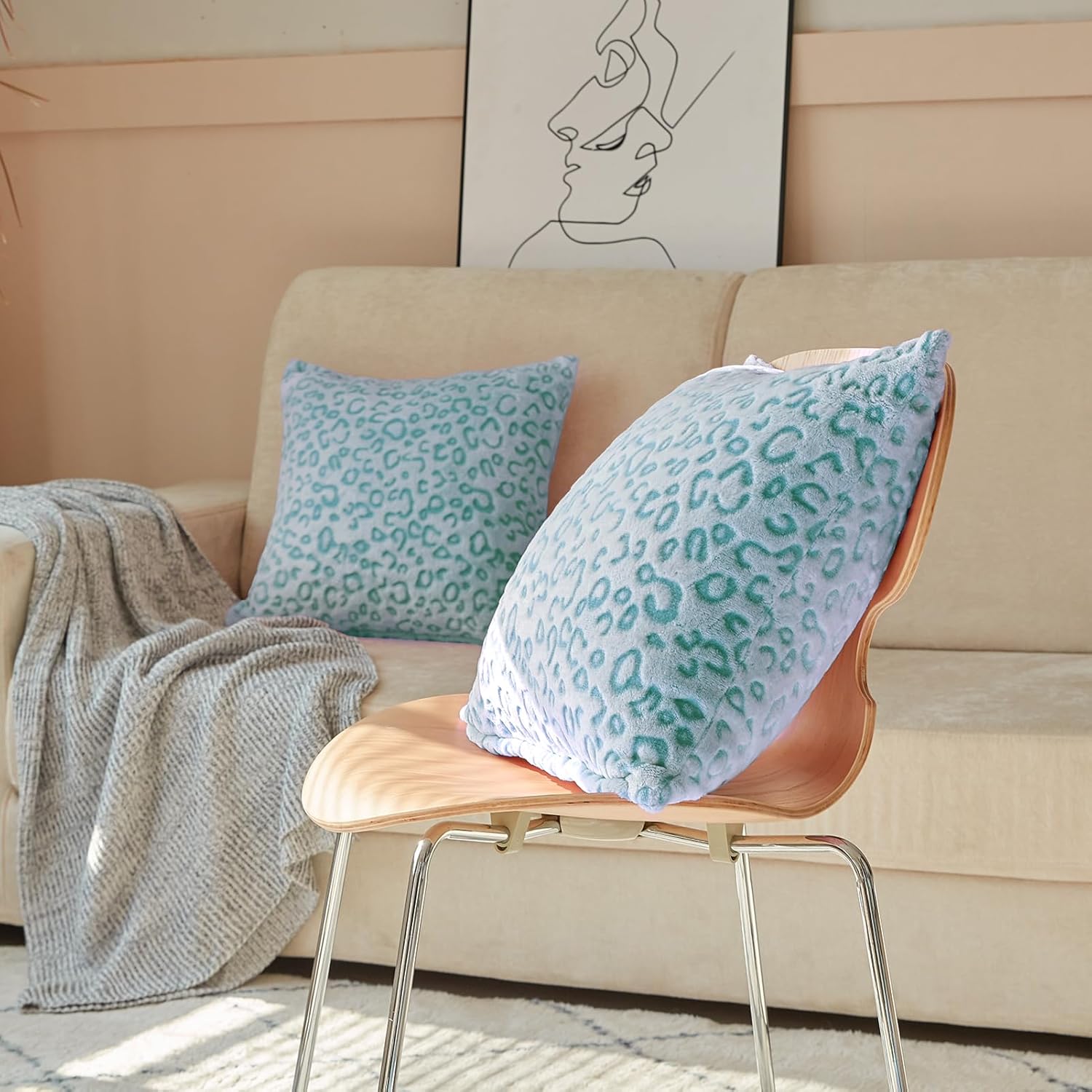 FY Fiber House Set of 2 Leopard Print Pillow Cover Cheetah Decorative Throw Pillow Covers Flannel Fleece Pillowcases for Couch Bed Sofa, 18 x 18 Inch, Pink