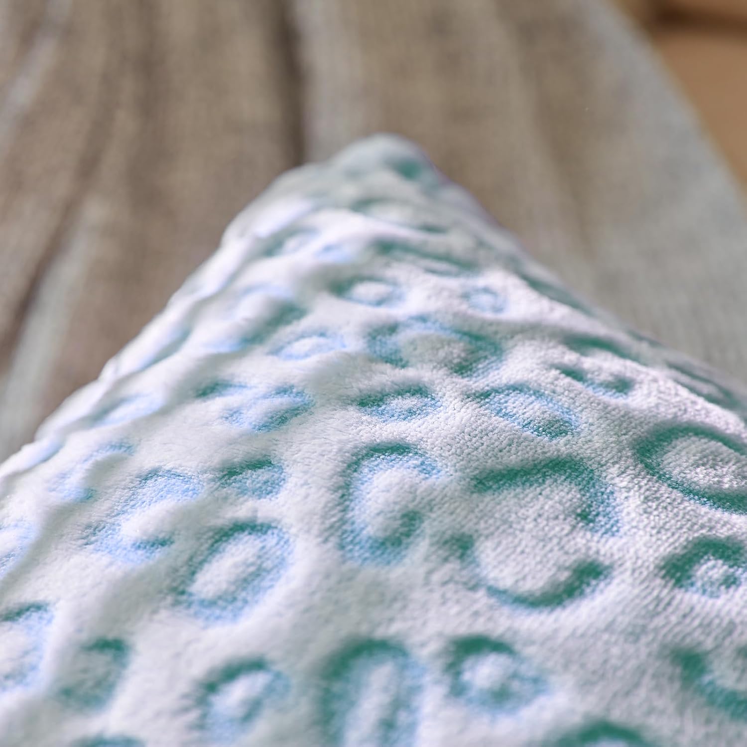 FY Fiber House Set of 2 Leopard Print Pillow Cover Cheetah Decorative Throw Pillow Covers Flannel Fleece Pillowcases for Couch Bed Sofa, 18 x 18 Inch, Pink