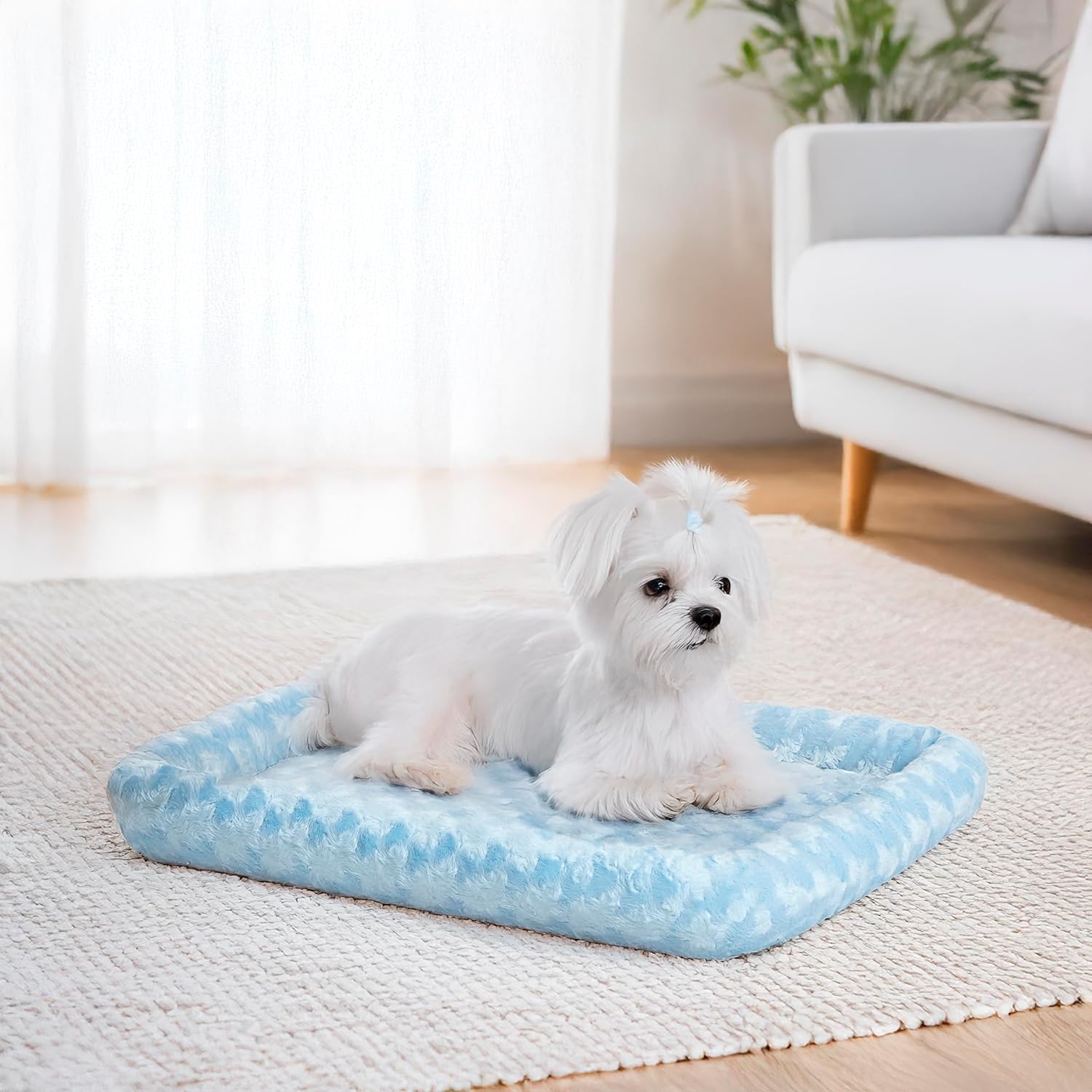 18L-Inch White Fleece Dog or Cat Bed with Comfortable Bolster, Ideal for Toy Dog Breeds & Fits an 18-Inch Crate, Easy Maintenance Machine Wash & Dry